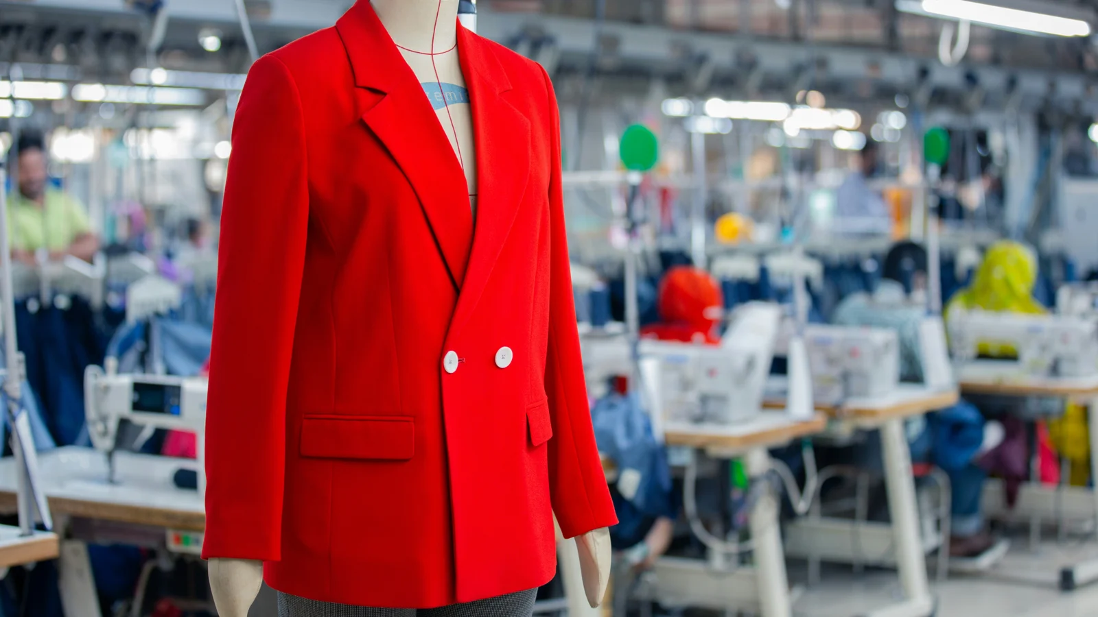 Clothing factory applying GPSR label requirements